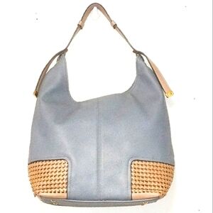 C grey top zipper closure Shoulder bag